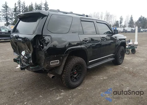 2021 Toyota 4Runner Nightshade Special Edition z USA, uszkodzony, nr VIN JTEJU5JR2M5883462